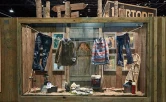 Vitrine de roupas expostas
